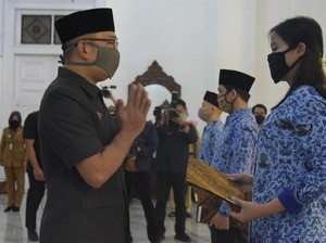 Ridwan Kamil Lantik 1.073 CPNS Pemprov Jabar Secara Online