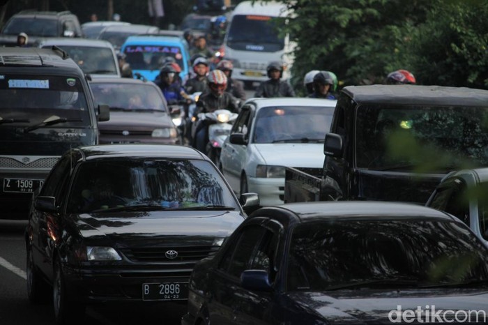 Pemerintah resmi melarang mudik Lebaran bagi masyarakat di tengah masa pandemi Corona. Yuk, lihat lagi momen-momen mudik yang pastinya sangat dirindukan.