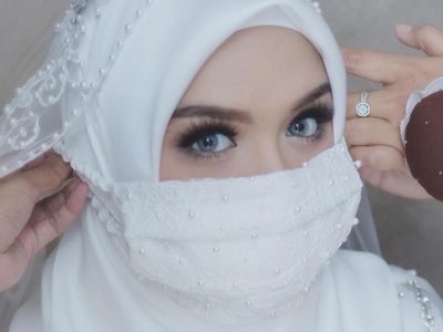 7 Gaya Vebby Palwinta Menikah Saat Corona, Gaun Pengantinnya Dibuat Kilat