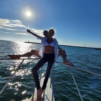 Sejak lama Ashley diketahui kecanduan alkohol dan narkoba. Mungkin bukan rahasia lagi jika Ashley berjuang dengan kecanduan alkohol dan narkoba, tapi dia berusaha ingin menjadi lebih baik, ujar William dan Christy, seperti dikutip People. Foto: Facebook, Playboy