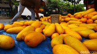 Buah khas yang selalu muncul ketika bulan suci Ramadhan ini mulai bermunculan.