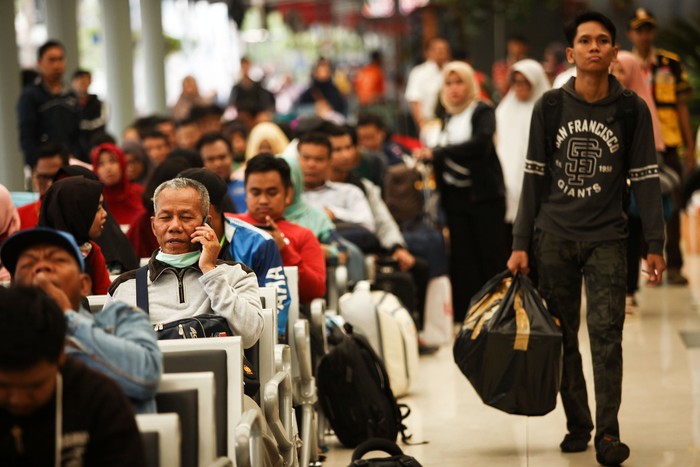 Pemerintah resmi melarang mudik Lebaran bagi masyarakat di tengah masa pandemi Corona. Yuk, lihat lagi momen-momen mudik yang pastinya sangat dirindukan.