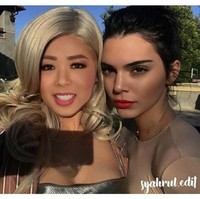 Beginilah tampilan Soimah di badan Kylie Jenner saat berfoto bersama Kendall Jenner. Jadi Soimah Jenner kah? Foto: Instagram @syahrul.edit