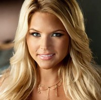 Model Playboy Ashley Mattingly memilih mengakhiri hidup. Model cantik itu tewas bunuh diri di usia 33.  Foto: Facebook, Playboy