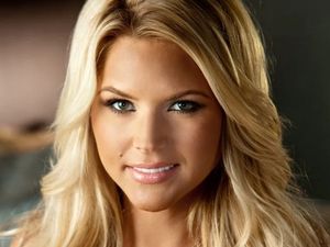 Fakta Kehidupan Model Playboy yang Tewas Bunuh Diri di Usia 33