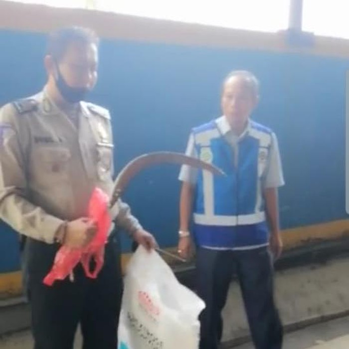 Penemuan celurit di GT Slipi
