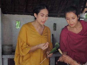 Happy Salma Belajar Filosofi Enaknya Sate Ceroncong Bali