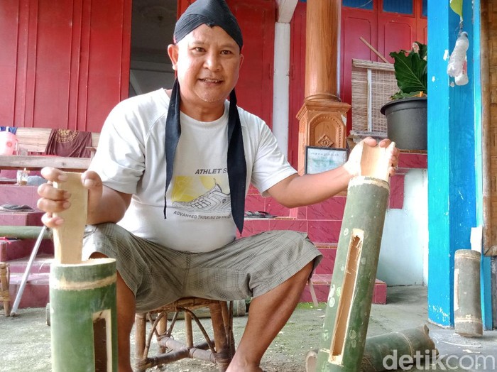 Perajin kentongan di Dusun/Desa Wangen, Kecamatan Polanharjo, Klaten panen order, Selasa (21/4/2020).