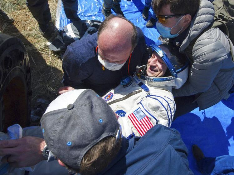 Momen Astronaut Balik ke Bumi yang Berbeda Gegara Corona