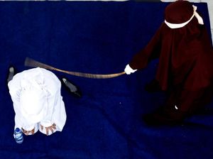 Wanita Terpidana Kasus Zina di Aceh Pingsan Usai Dihukum Cambuk 100 Kali