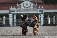 Romantisme Jogja dengan berbagai keindahan alam, seni dan budaya jadi magnet yang kuat untuk terus dieksplore. Seperti yang terekam dalam foto-foto karya Fauzie Helmy ini.

Kerinduan akan Jogja semakin terasa di tengah Pandemi Corona yang melanda hampir ke seluruh dunia termasuk Indonesia. Untuk mengobati rasa rindu, detikcom mencoba mengangkat keindahan kota Jogja dengan bentuk yang berbeda.