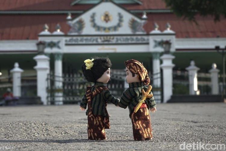 Romantisme Jogja dalam Balutan Toys Photography Romantisme Jogja dengan berbagai keindahan alam, seni dan budaya jadi magnet yang kuat untuk terus dieksplore. Seperti yang terekam dalam foto-foto karya Fauzie Helmy ini.
Kerinduan akan Jogja semakin terasa di tengah Pandemi Corona yang melanda hampir ke seluruh dunia termasuk Indonesia. Untuk mengobati rasa rindu, detikcom mencoba mengangkat keindahan kota Jogja dengan bentuk yang berbeda.
