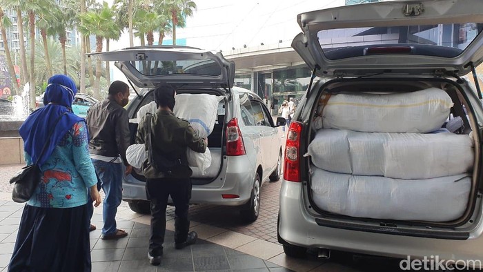 Dompet Amal TRANSMEDIA dan CT ARSA menyalurkan donasi penanganan COVID-19 tahap tiga hari ini, Selasa (21/4/2020).