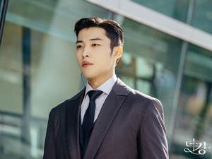 Woo Do-Hwan Pamer Kepala Botak Jelang Wamil, Ini Fakta-fakta Dirinya