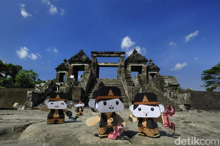 Romantisme Jogja dalam Balutan Toys Photography Romantisme Jogja dengan berbagai keindahan alam, seni dan budaya jadi magnet yang kuat untuk terus dieksplore. Seperti yang terekam dalam foto-foto karya Fauzie Helmy ini.
Kerinduan akan Jogja semakin terasa di tengah Pandemi Corona yang melanda hampir ke seluruh dunia termasuk Indonesia. Untuk mengobati rasa rindu, detikcom mencoba mengangkat keindahan kota Jogja dengan bentuk yang berbeda.
