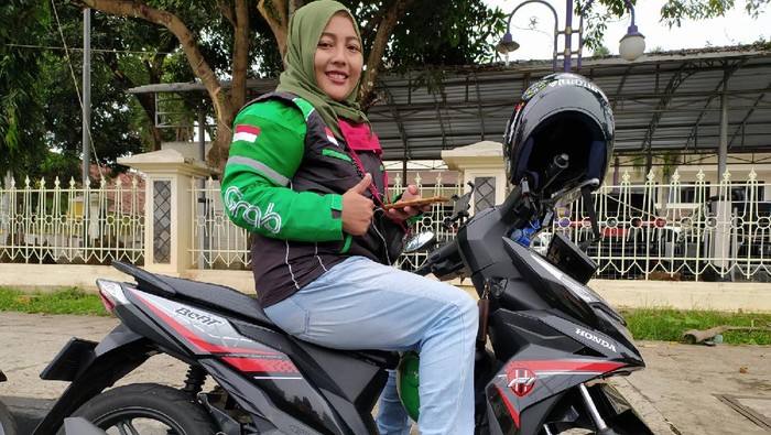 Sri Martini (25) driver ojol asal Ciamis