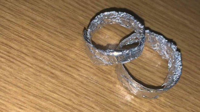 Cincin pernikahan Cincin pernikahan pasien positif Corona.