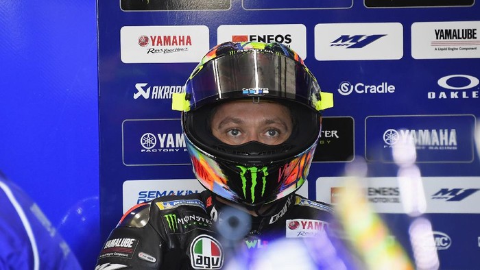 VALENCIA, SPAIN - NOVEMBER 19: Valentino Rossi of Italy and Yamaha Factory Racing  looks on in box during the pre-season MotoGP Tests in Valencia at Ricardo Tormo Circuit on November 19, 2019 in Valencia, Spain. (Photo by Mirco Lazzari gp/Getty Images)