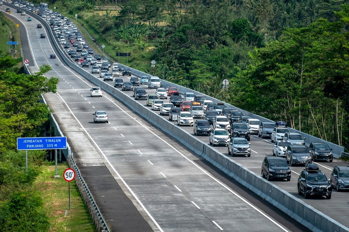 Pemerintah resmi melarang mudik Lebaran bagi masyarakat di tengah masa pandemi Corona. Yuk, lihat lagi momen-momen mudik yang pastinya sangat dirindukan.
