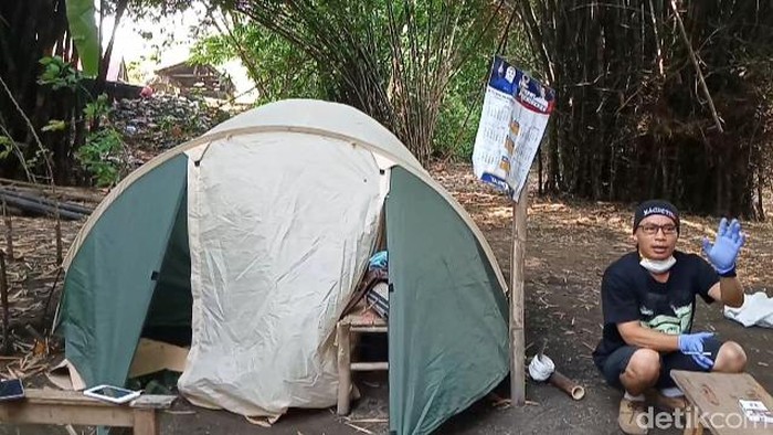 Pemudik di Klaten ini isolasi mandiri ala kemping di tepi sungai