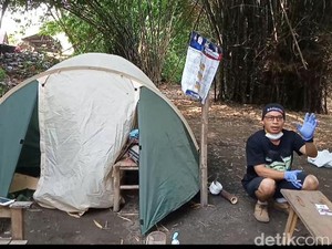 Pemudik Ini Isolasi Diri Ala Kemping di Tepi Sungai Klaten