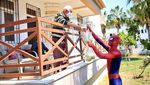 Potret Spiderman Turki yang Berbagi Kekuatan di Tengah Pandemi