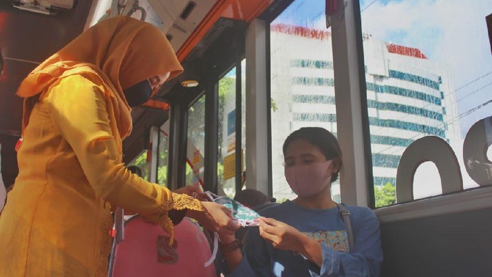 Kartini di Tengah Pandemi Corona Srikandi Bus Suroboyo Pakai Kebaya