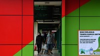 Presiden Joko Widodo meminta jajarannya untuk mengawasi rantai pasok dan stok pangan yang ada di pasaran untuk mengantisipasi kebutuhan pokok di tengah pandemi COVID-19 sekaligus menjelang Ramadhan.