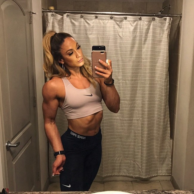 Bagai pinang dibelah dua, begitulah Janice Garay dan Jennifer Lopez. Pada 2017,  ia menjadi viral lantaran kerap disebut-sebut berwajah mirip dengan pelantun On The Floor itu.  Bertubuh kekar, sosoknya pun semakin disorot. (Foto: Instagram/@jayfromhouston)