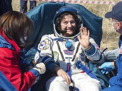 Momen Astronaut Balik ke Bumi yang Berbeda Gegara Corona