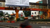 Selama PSBB ini pun, sejumlah aktivitas masyarakat diberhentikan sementara waktu.