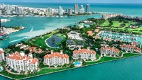 Fisher Island memiliki klinik kesehatan sendiri, yang dikelola oleh University of Miami Health System. Komunitas orang kaya di sana membayar tes antibodi Corona terbaru, karena setengah dari warganya berumur lebih dari 60 tahun (Foto: iStock)