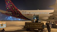 Pesawat Airbus 320-200 itu terbang dari Hangzhou pukul 00.35 waktu setempat dan mendarat di Soekarno-Hatta pada 06.10 waktu setempat. 
