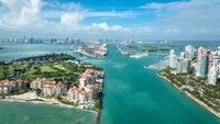 Kota Miami, Florida, Amerika Serikat memiliki pulau pribadi yang hanya dihuni orang-orang berduit. Di pulau kecil ini, setiap warganya bisa mendapat tes Corona (Foto: iStock)