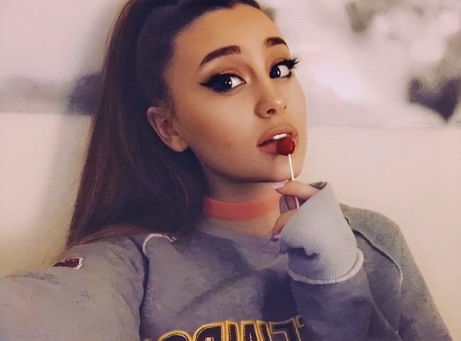 Pesanku untuk Ariana, terima kasih telah menjadi panutan bagian anak-anak muda. Dia benar-benar menginspirasi saya dan orang lain, puji Paige. (Foto: Instagram/@paigeniemann)