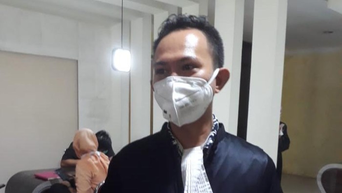 Jaksa Kejati Sulsel Ridwan Saputra dalam persidangan penipuan oknum polisi