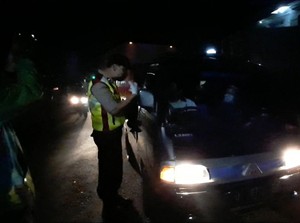 Sumedang Terapkan PSBB, Pengendara yang Masuk Dicek