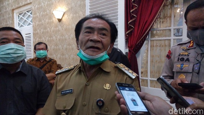 Bupati Banjarnegara Budhi Sarwono