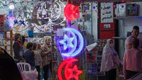 Saat ini semangat umat muslim di seluruh dunia sangat besar untuk menyambut bulan suci Ramadan hal itu terlihat dari kegiatan positif yang mereka lakukan. Ahmad Gharabli/AFP via Getty Images.