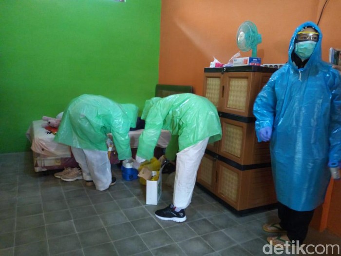 Tiga santri ponpes di Temboro, Magetan diisolasi di Kelurahan Kertosari, Kecamatan Babadan, Ponorogo. Itu dilakukan usai Temboro disebut sebagai klaser penyebaran Corona.