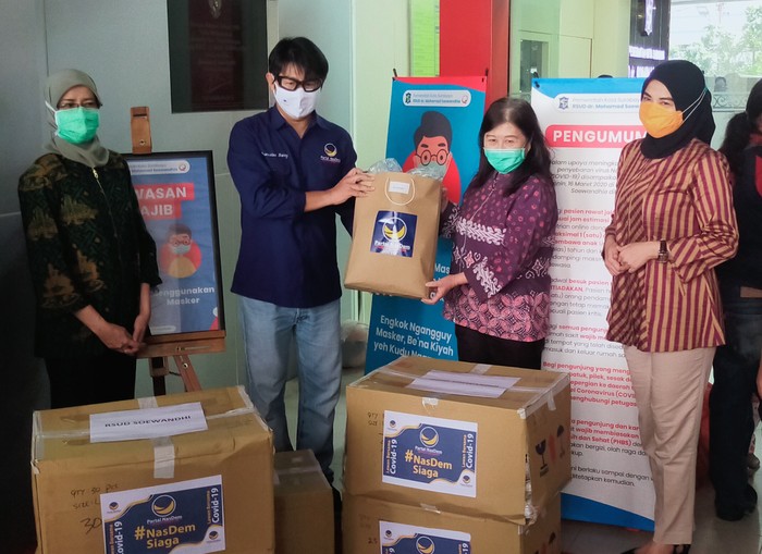 Nasdem sumbang 1.000 APD dan 1000 masker ke sejumlah rumah sakit rujukan di Kota Surabaya