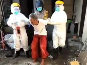 Kakek Viral Dievakuasi Petugas COVID-19 Alami Gangguan Jiwa, Dibawa ke RSJ