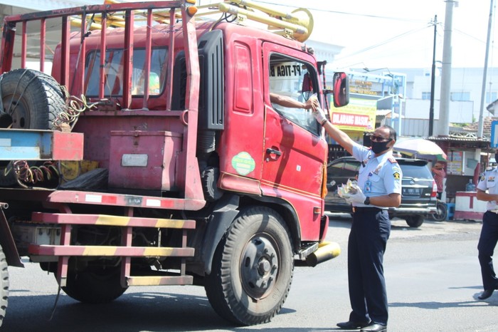 Masker Buatan Napi Lapas Porong Dibagikan