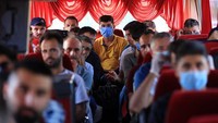 Perlu diketahui saat ini pemerintah negara Turkey tengah berusaha memulangkan warganya yang berada di negara lain agar mereka dapat berkumpul dengan keluarganya saat bulan Suci Ramadan. Saat ini Turki akan membawa kembali 25.000 ekspatriat yang terdampar dari 59 negara sehingga mereka dapat menghabiskan bulan suci Ramadan dengan keluarga mereka. Perusahaan penerbangan nasional, Turkish Airlines, akan membawa mereka pulang paling lambat pada 27 April sebagai bagian dari operasi yang diprakarsai oleh Presiden Recep Tayyip Erdogan.Murtadha Al-Sudani/Anadolu Agency via Getty Images.