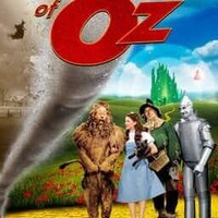 Jawabannya adalah The Wizard of Oz. Pernah dengar film ini sebelumnya? Film ini pertama kali dirilis pada tahun 1939 dan menceritakan tentang petualangan Dorothy, Toto (anjing kesayangan Dorothy), dan beberapa karakter lainnya. Foto: dok. Warner Bros