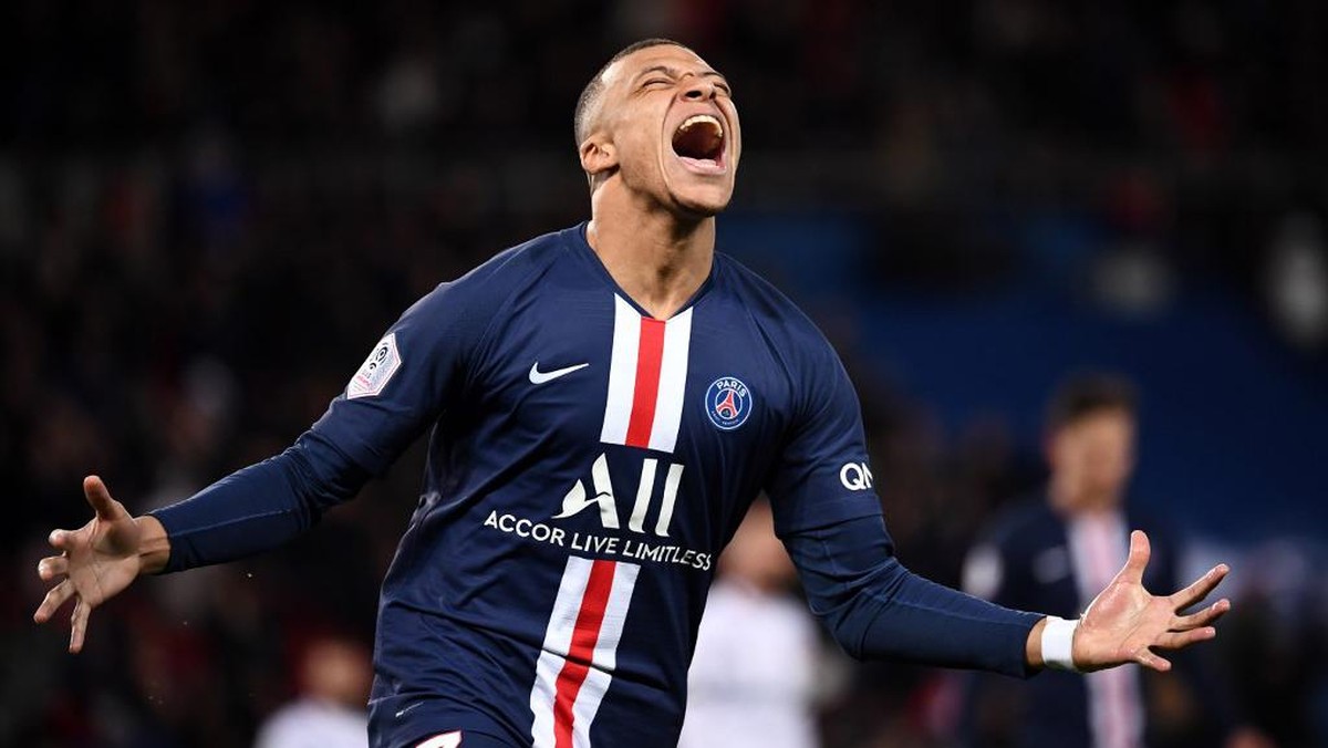 Dear Kylian Mbappe, Ditunggu Alan Shearer Gabung Newcastle Nih. (Foto: AFP/FRANCK FIFE)
