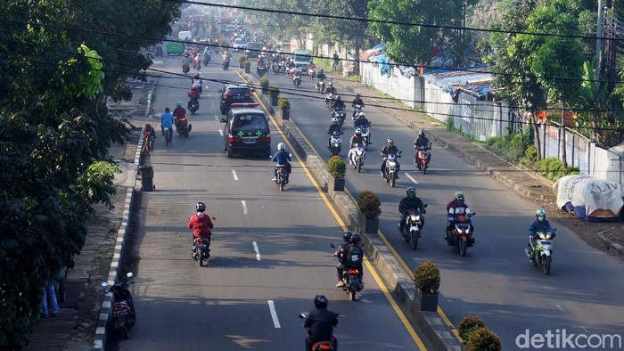 Penerapan Pembatasan Sosial Berskala Besar (PSBB) di Kota Cimahi dan Kabupaten Bandung Barat (KBB) tidak membuat aktivitas masyarakat di luar rumah menurun, Rabu (22/4/2020)