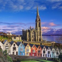 Hampir 90 persen energi terbarukan di Irlandia berasal dari tenaga angin, biomass solid dan biofuel cair. Irlandia berhasil mengurangi emisi karbon secara signifikan dengan mengurangi 70 persen penggunaan kendaraan pribadi. Pemerintahnya juga aktif mengedukasi cara melakukan daur ulang dan menjalani gaya hidup lebih ramah lingkungan. Foto: Istock