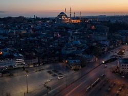 Penampakan Bumi yang Tengah Berjibaku Menghadapi Krisis