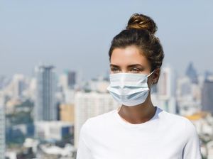 Alasan Tidak Perlu Menggunakan Makeup Saat Pakai Masker Medis